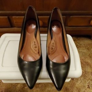 Black pumps Size 8.5 Wide Leather